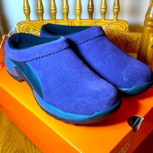 New in Box!! Sporto Heidi Purple Size 8